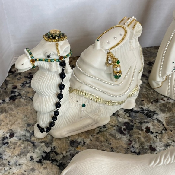 First Blessing Standing Camel Porcelain Nativity Christmas Figurines - Picture 5 of 16